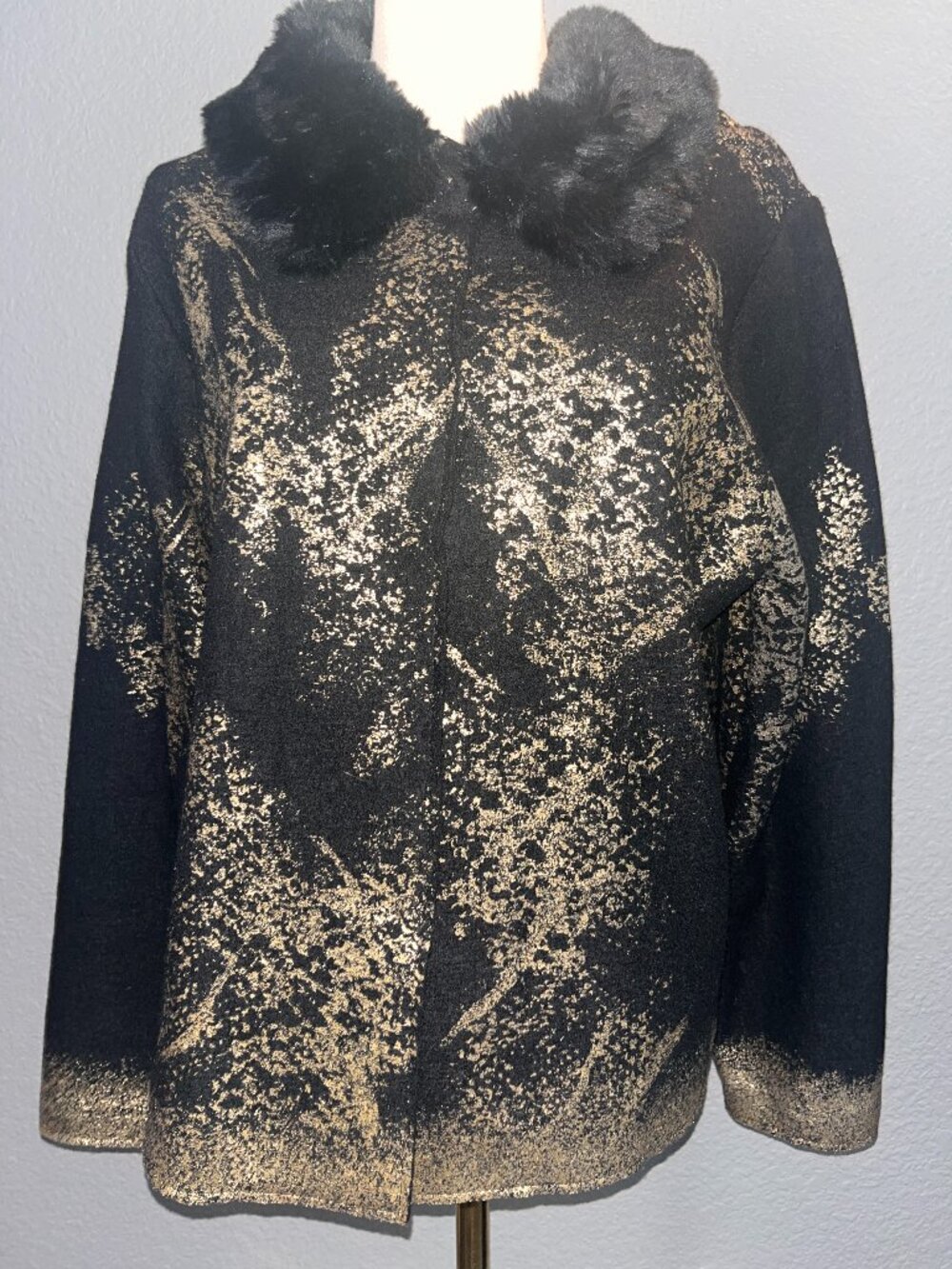 CHICO'S Black Gold Metallic Print Cardigan Sweater Jacket Removable Faux Fur 2=L